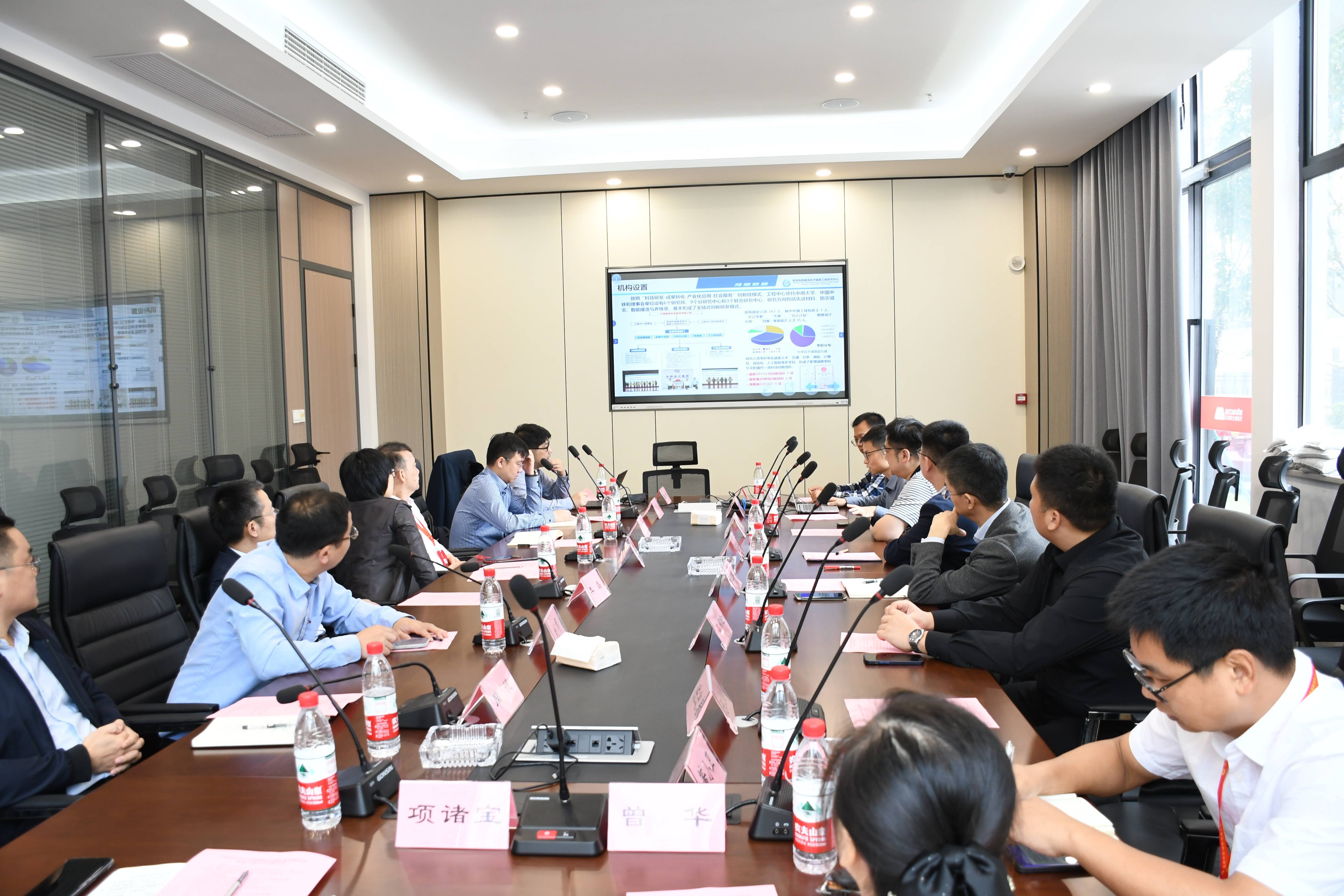 Nhóm khảo sát của Hiệp hội Kiểm tra và Kiểm định Trung Quốc đã thăm quan Công ty Công nghệ Tàu cao tốc.