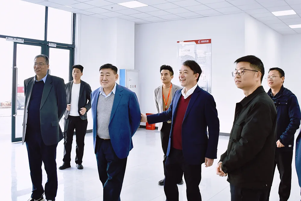 Viện sĩ Học viện Kỹ thuật Trung Quốc Zhou Xuhong đến thăm và hướng dẫn công việc tại Công ty Cổ phần Công nghệ Tàu cao tốc (Hunan)
