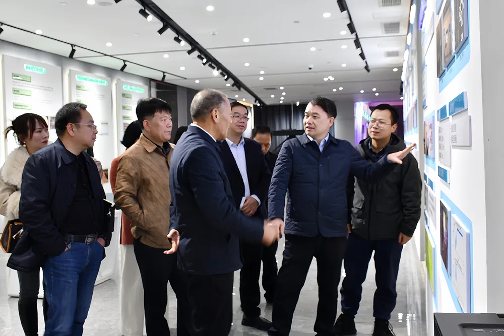 Các lãnh đạo từ Khu công nghệ, Hiệp hội Kiểm tra và Kiểm định tỉnh, Công ty Jishan Gaoke, v.v., đã đến Công ty Công nghệ Cao tốc để trao đổi và hướng dẫn.